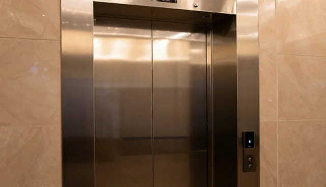 商用电梯选型中的性能差异与适用场景分析